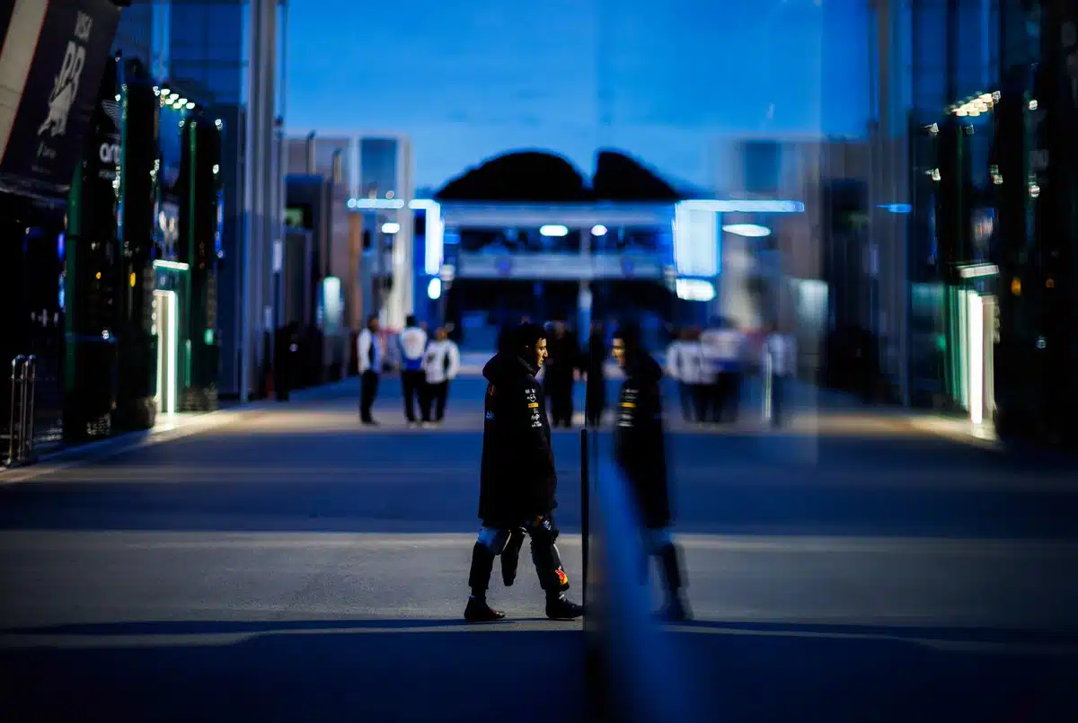 Nouvelle vague de départs de cadres chez Red Bull HAUlEg4WoAEhFWX