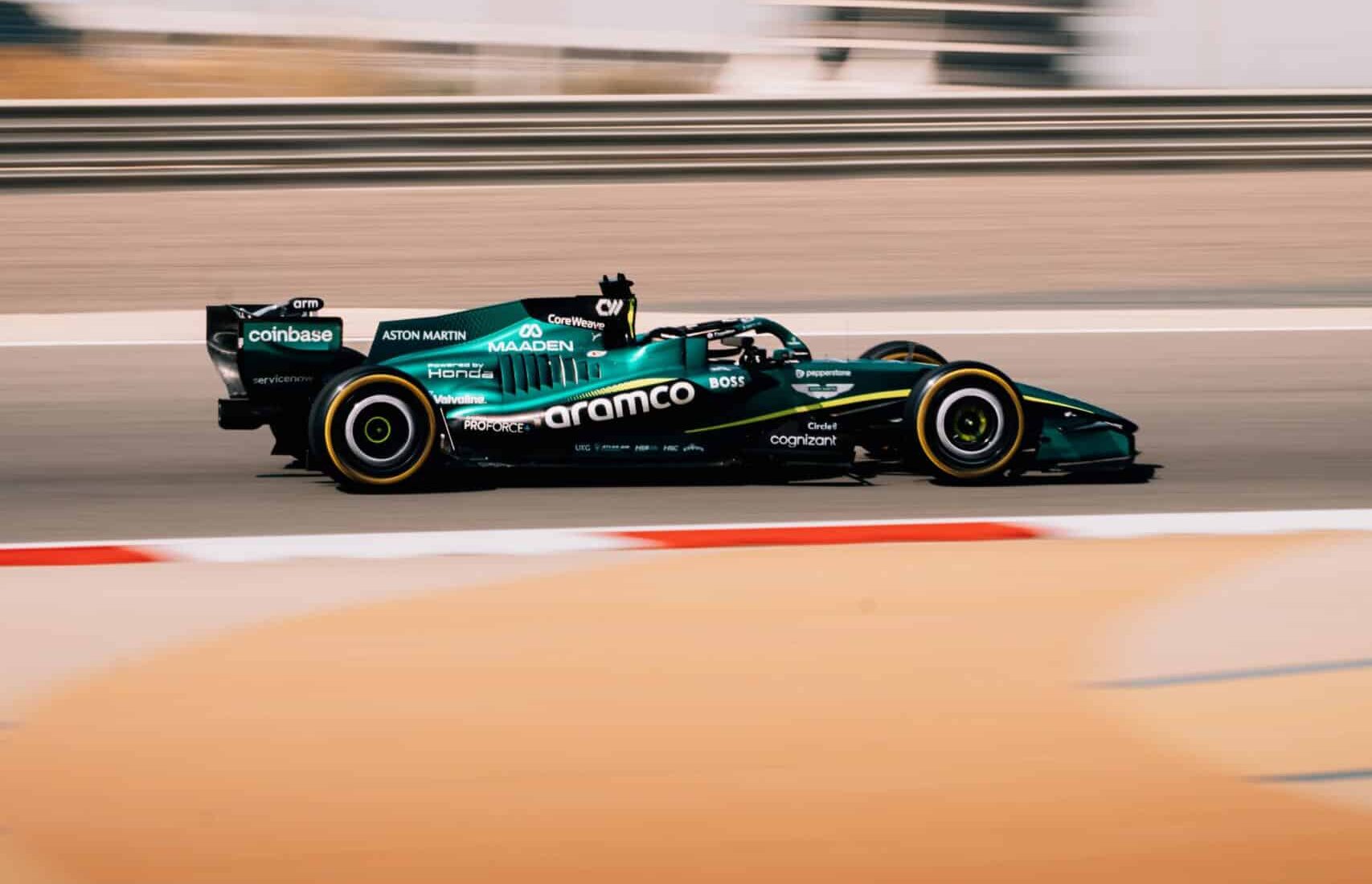 Honda sort du silence : Aston Martin déjà sous pression HBLcGblWkAAjbO_