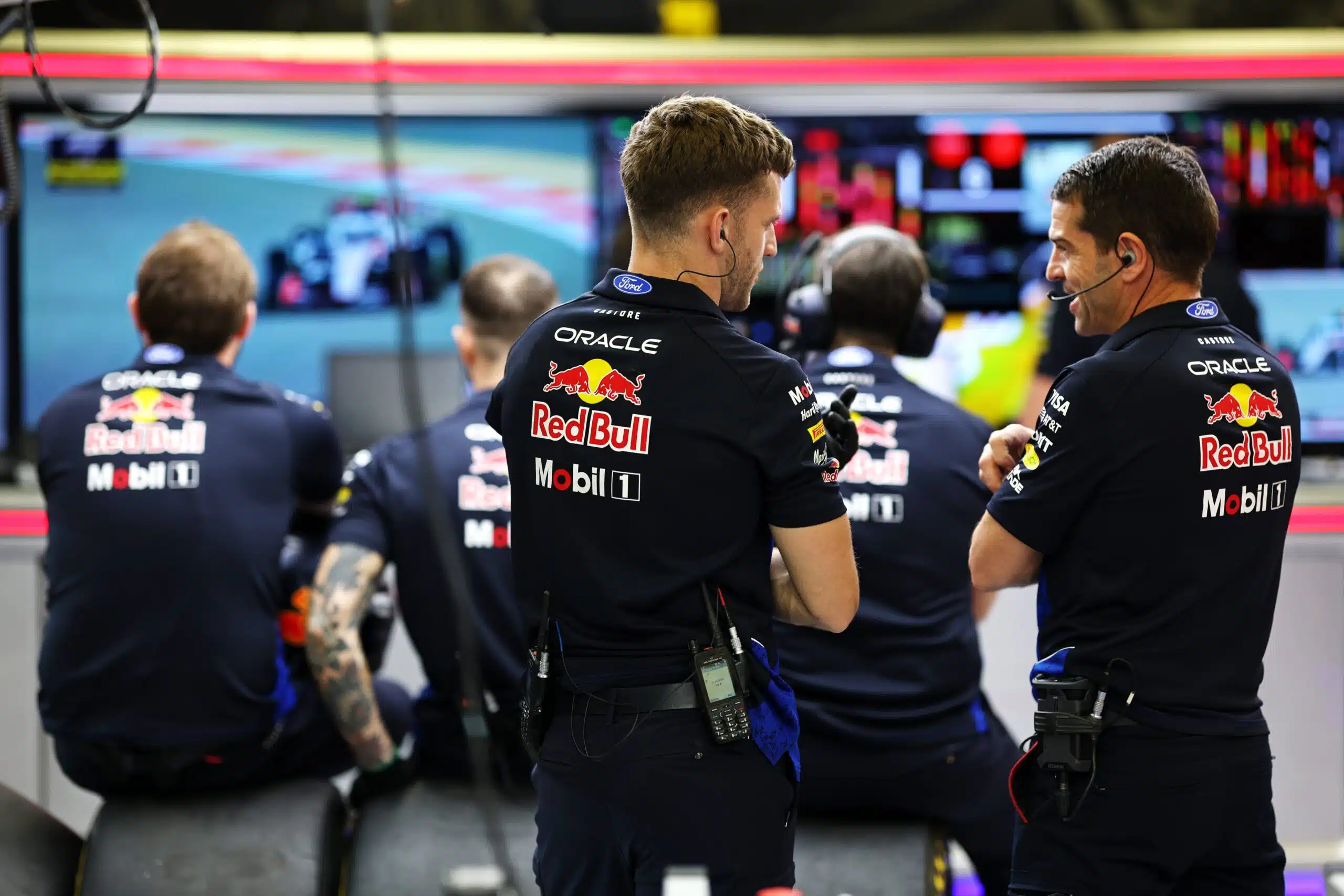 Coup dur chez Red Bull : Le chef designer s'en va HBQsfEcaUAAwpO_