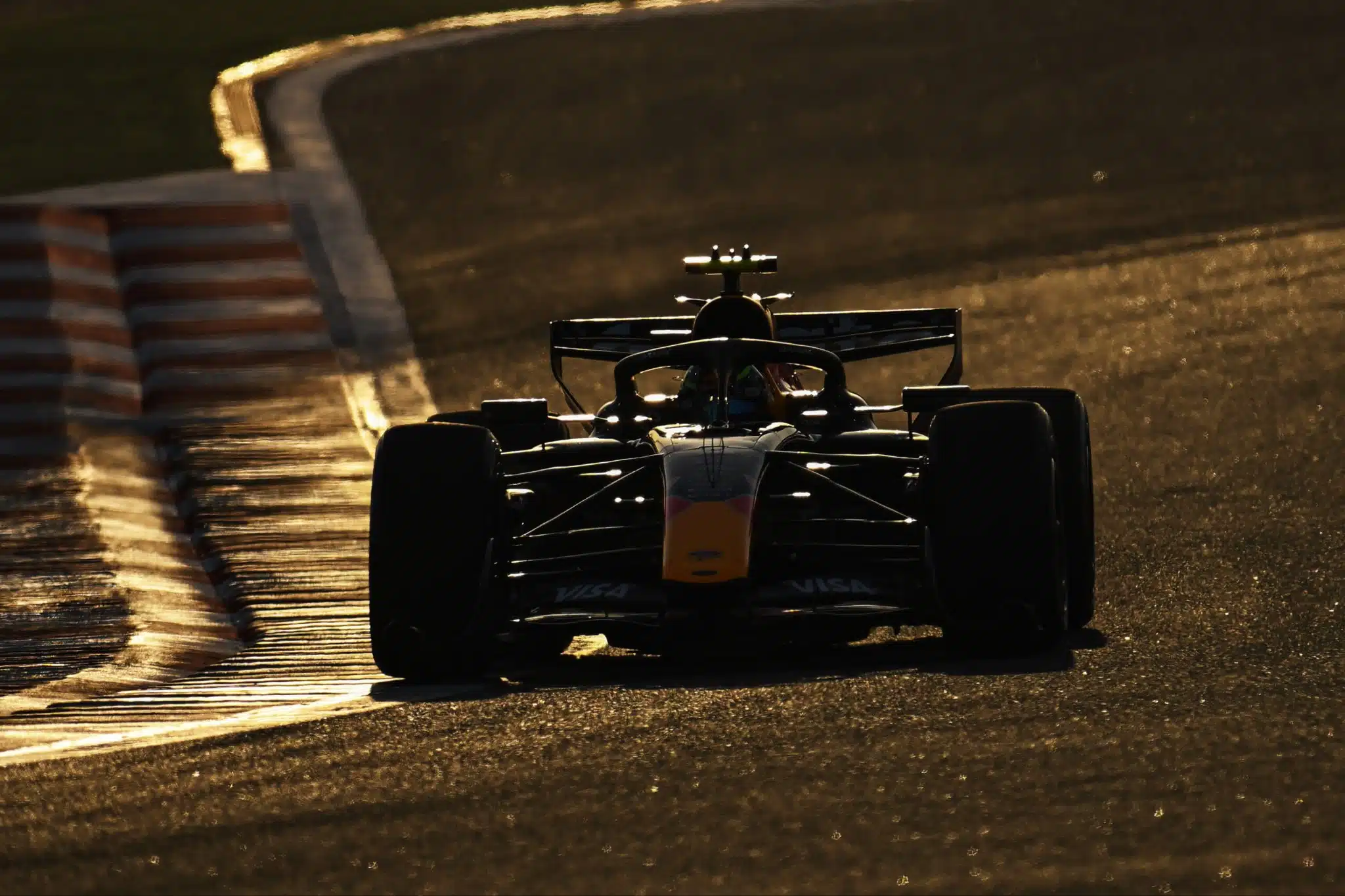 LIVE F1 - Tests de Bahreïn 2 : Jour 2 en direct HBdqDwxW0AAubsO