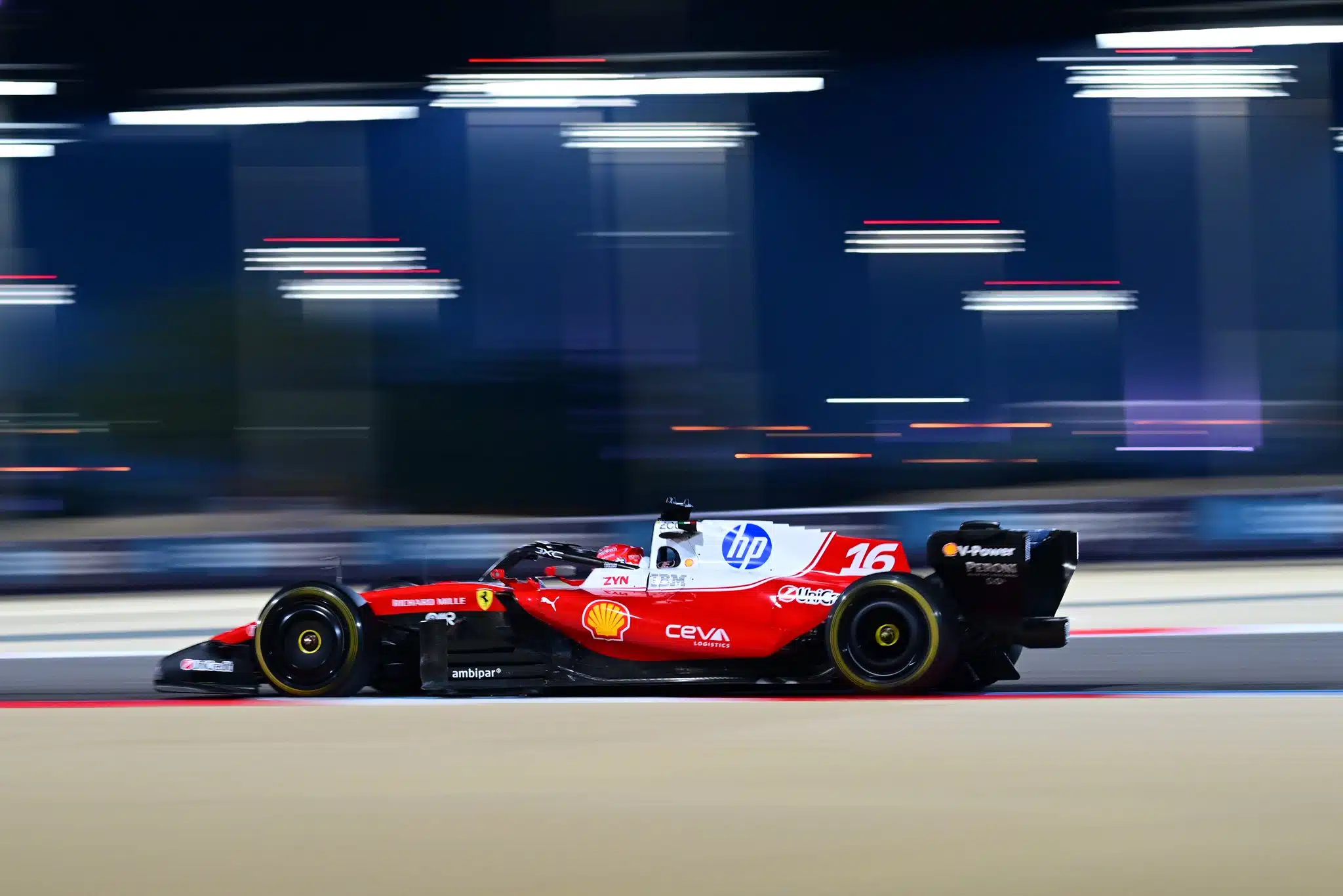 Le turbo de Ferrari irrite les rivaux, la FIA pourrait agir HBnYOvgWIAA086b