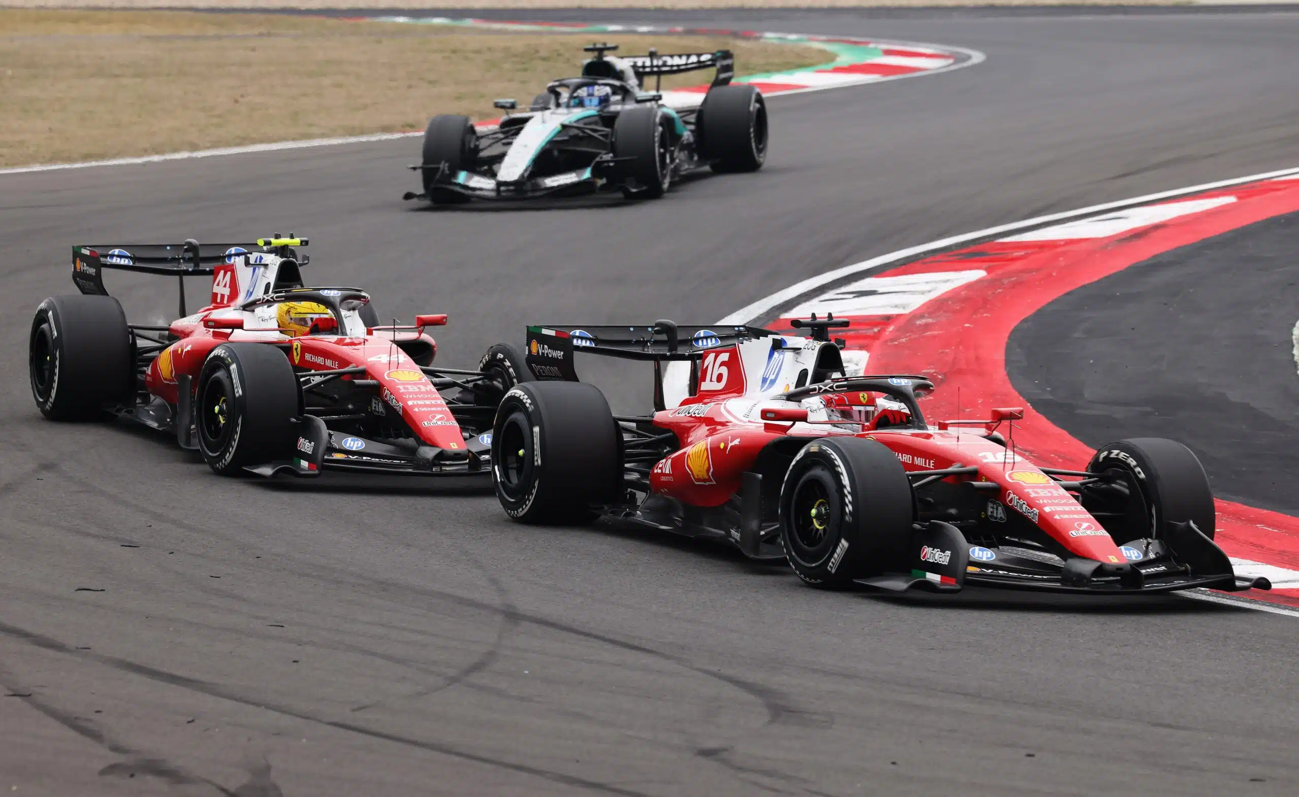 Russell accuse Leclerc d’avoir délibérément ralenti Hamilton