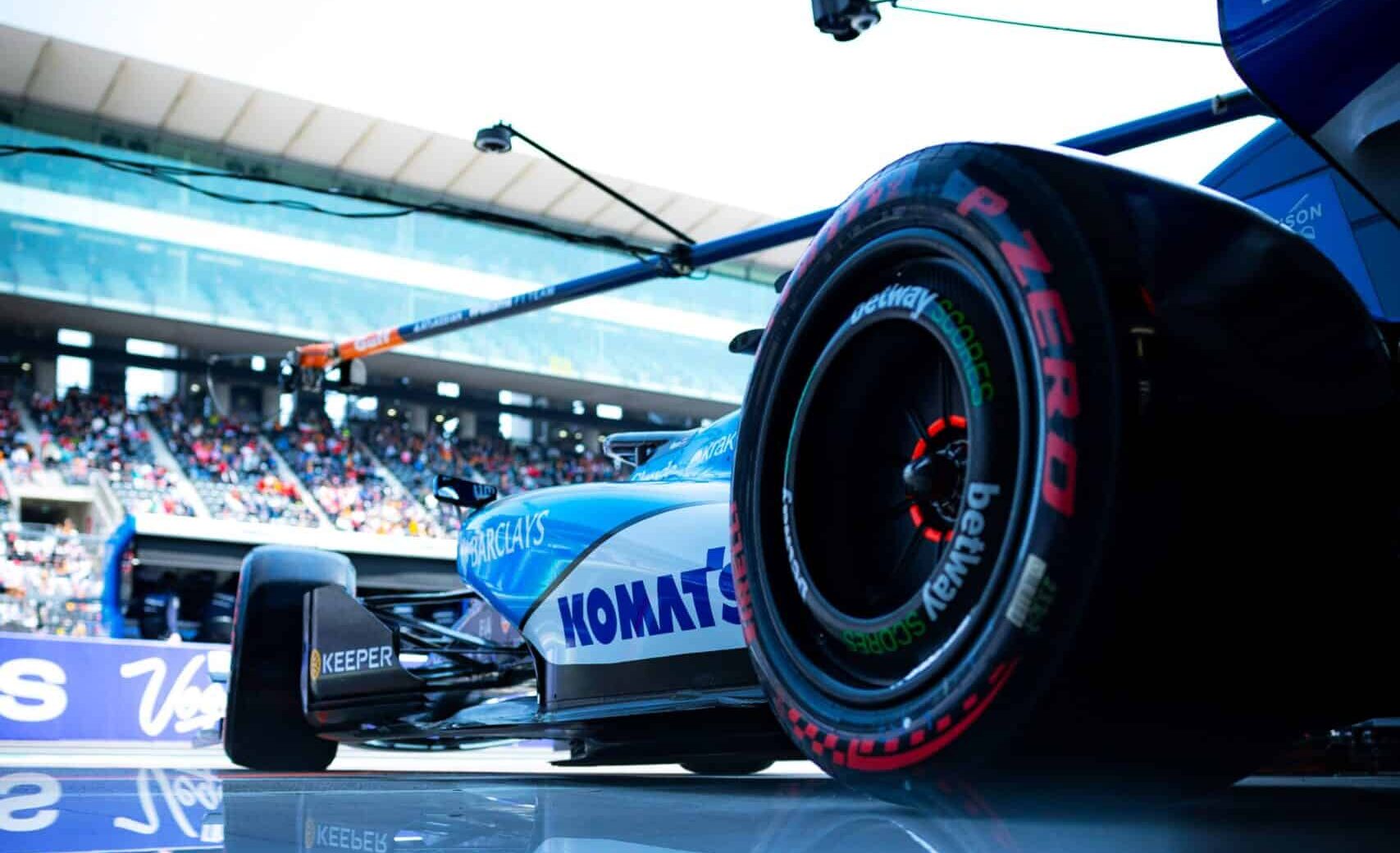 Williams, un voiture qui roule presque sur trois roues