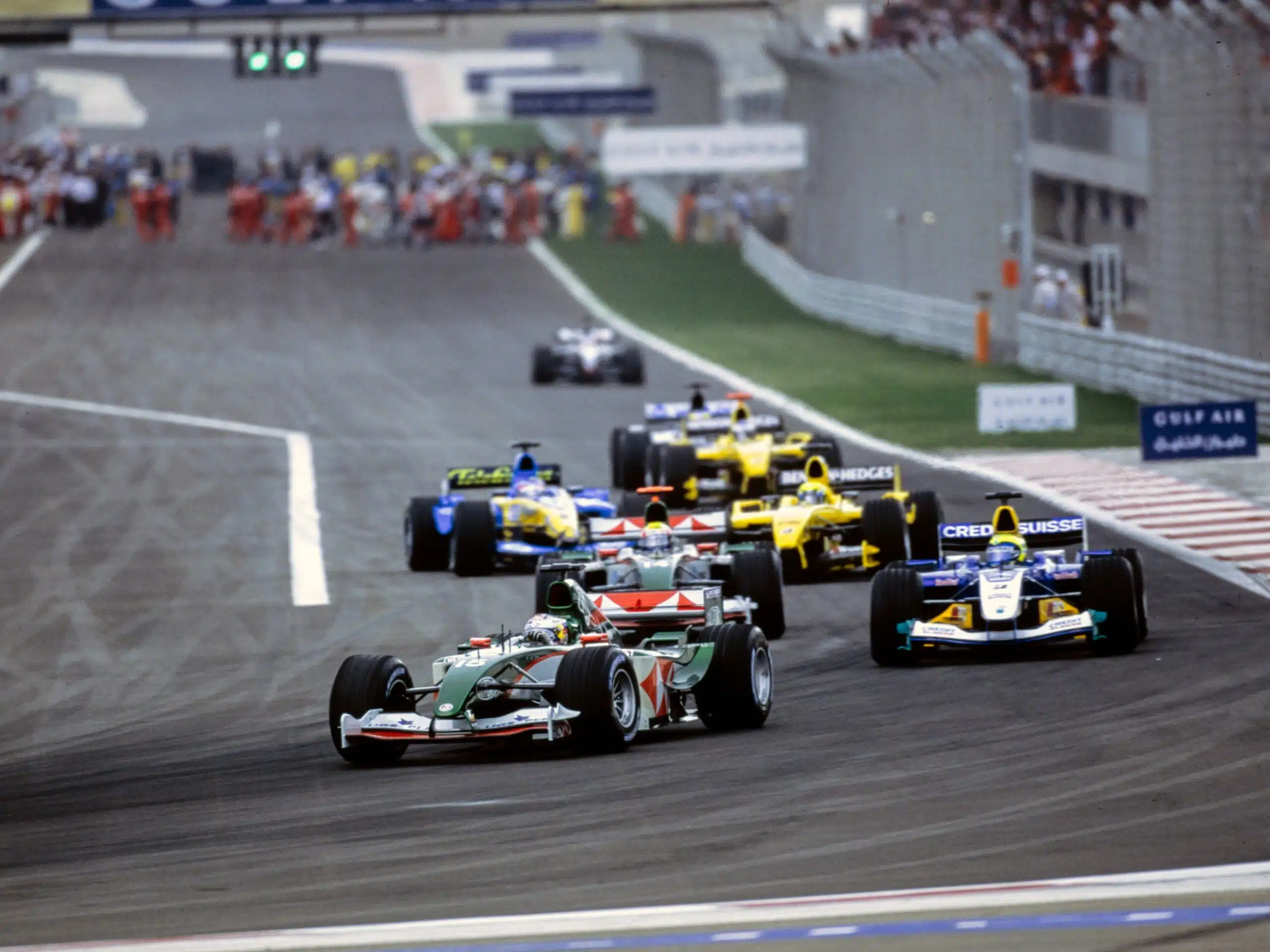 Des anciennes voitures de F1 équipées de V10