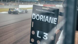 Doriane Pin réalise un rêve en pilotant une Mercedes F1