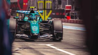 Alonso charge Aston Martin : “pire voiture et pire moteur”